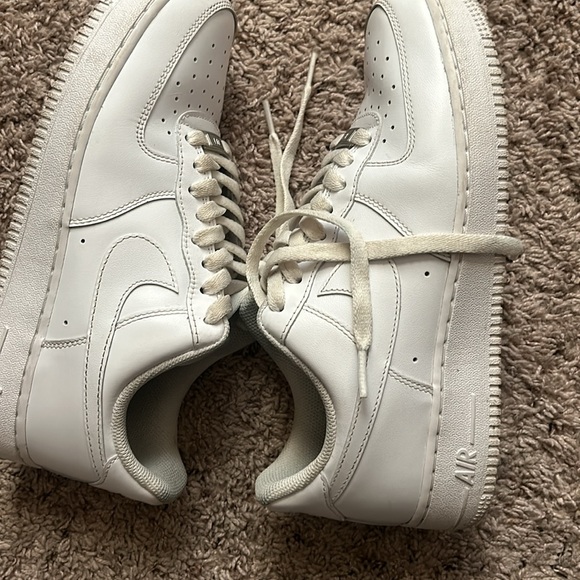 WHITE AIR FORCES size 8.5 - Picture 4 of 5